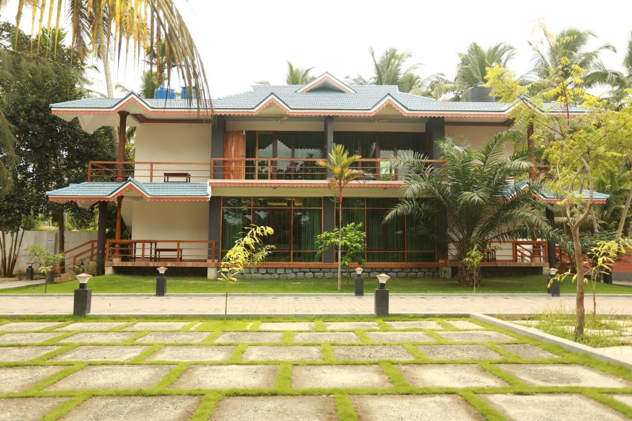 Lara Lake View Resort Thiruvananthapuram Esterno foto