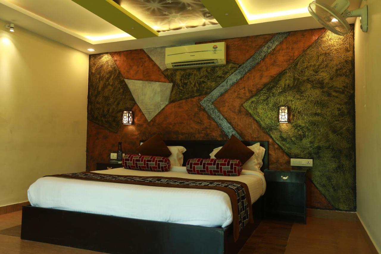 Lara Lake View Resort Thiruvananthapuram Esterno foto
